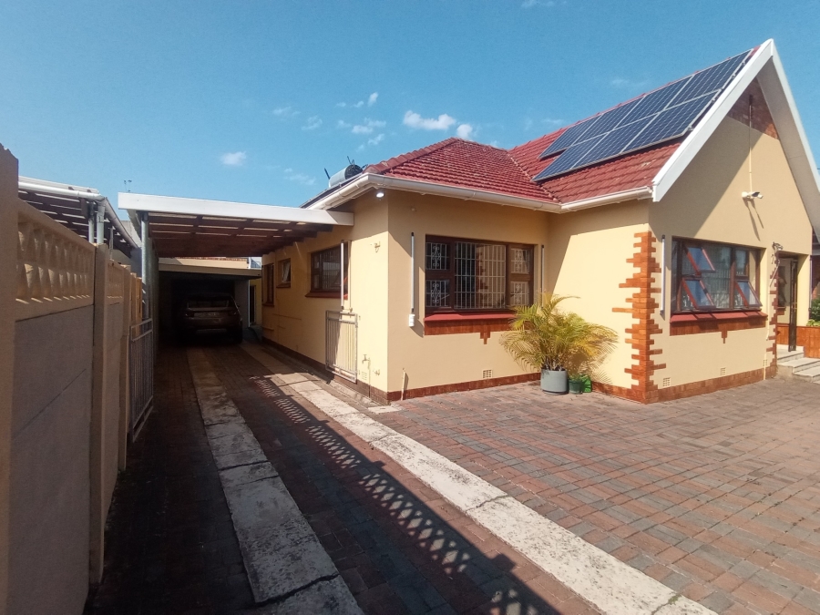 5 Bedroom Property for Sale in Baysville Eastern Cape